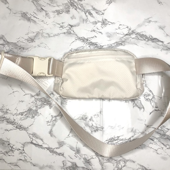 Lululemon Everywhere Belt Bag 1L OG White Opal - Picture 12 of 12